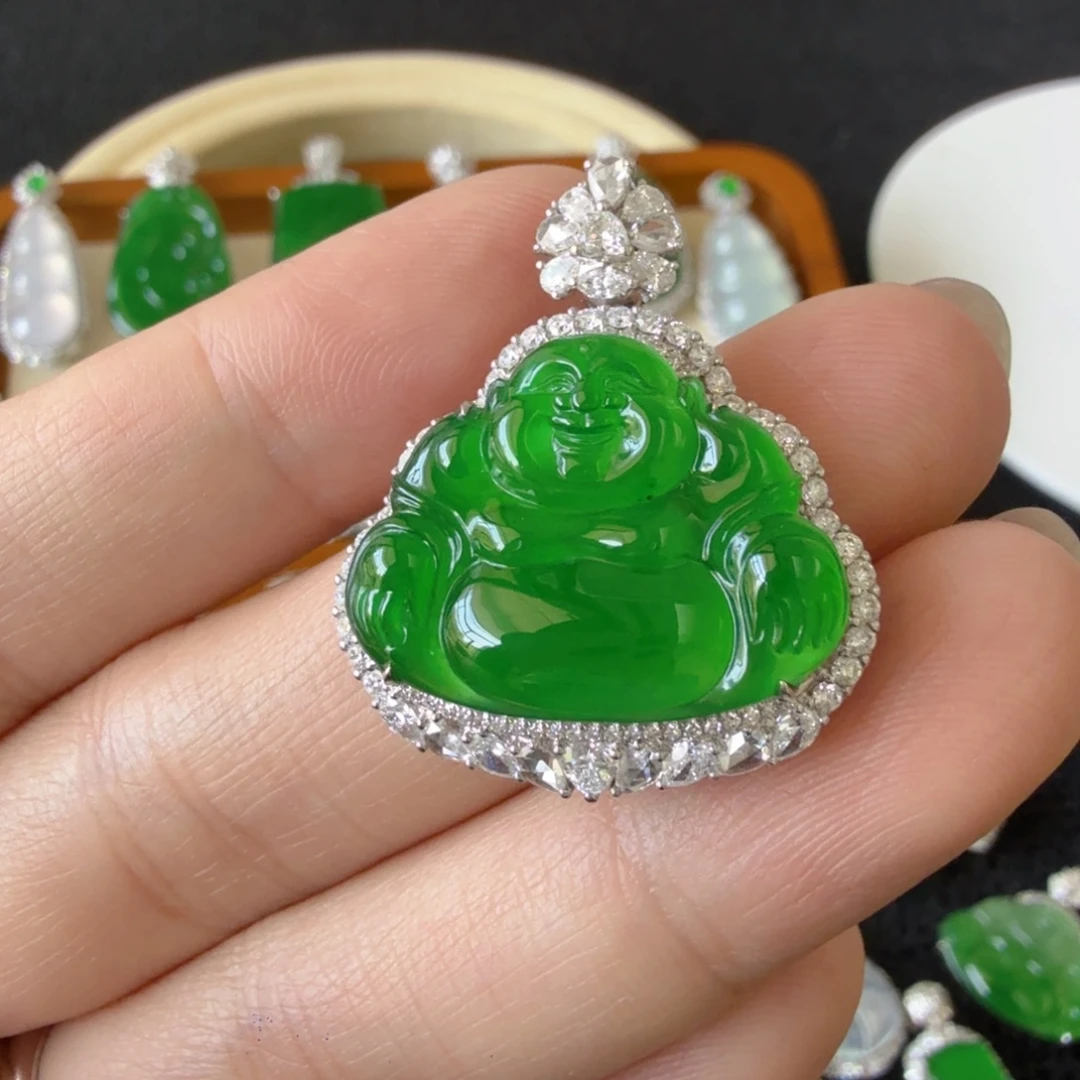 翡翠18K金镶嵌颈饰吊坠