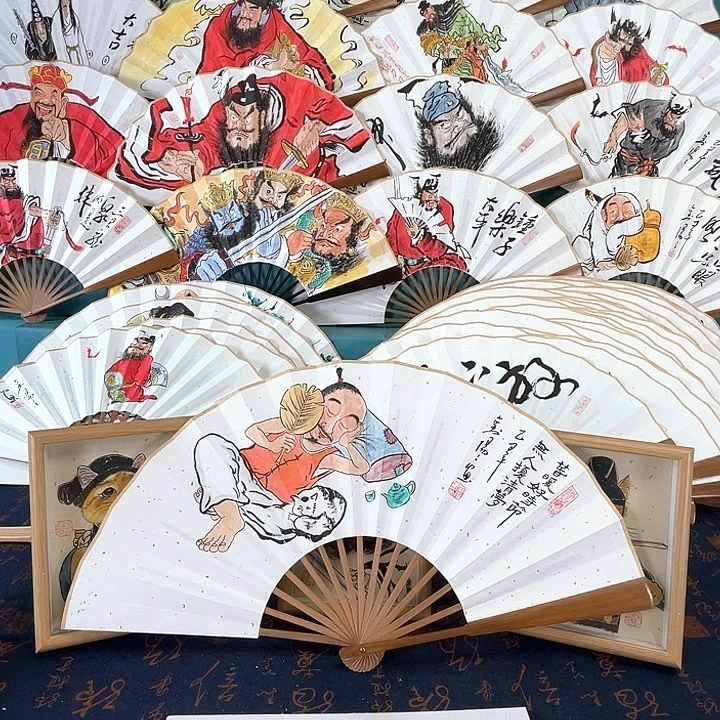 用***7国画手绘折扇一把