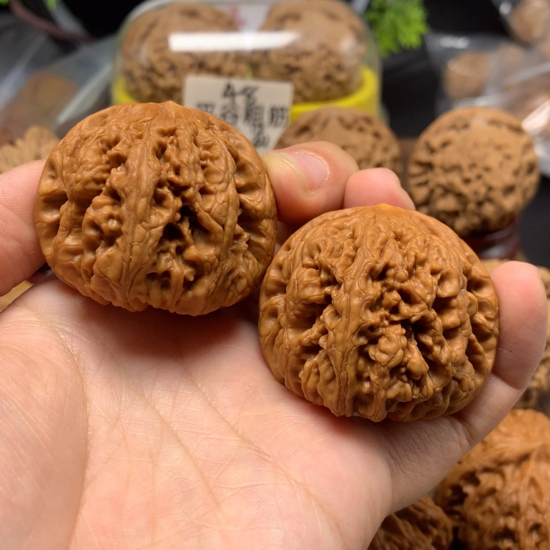 文玩核桃吊坠43粗筋