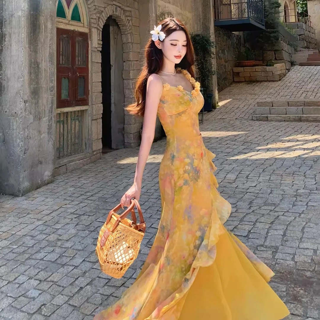 海边多巴胺明媚度假穿搭黄色雪纺吊带连衣裙女夏季设计感小众长裙