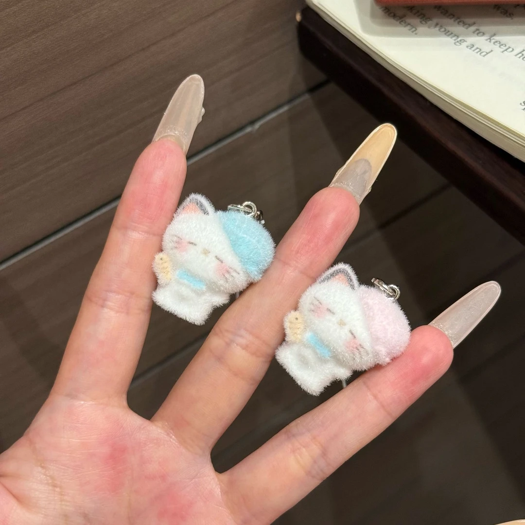 可爱卡通猫咪植绒立体ins风钥匙链包包挂件手机挂绳送闺蜜礼物