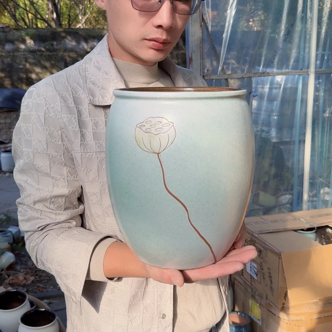 紫砂花盆口19高25（一个天青莲子