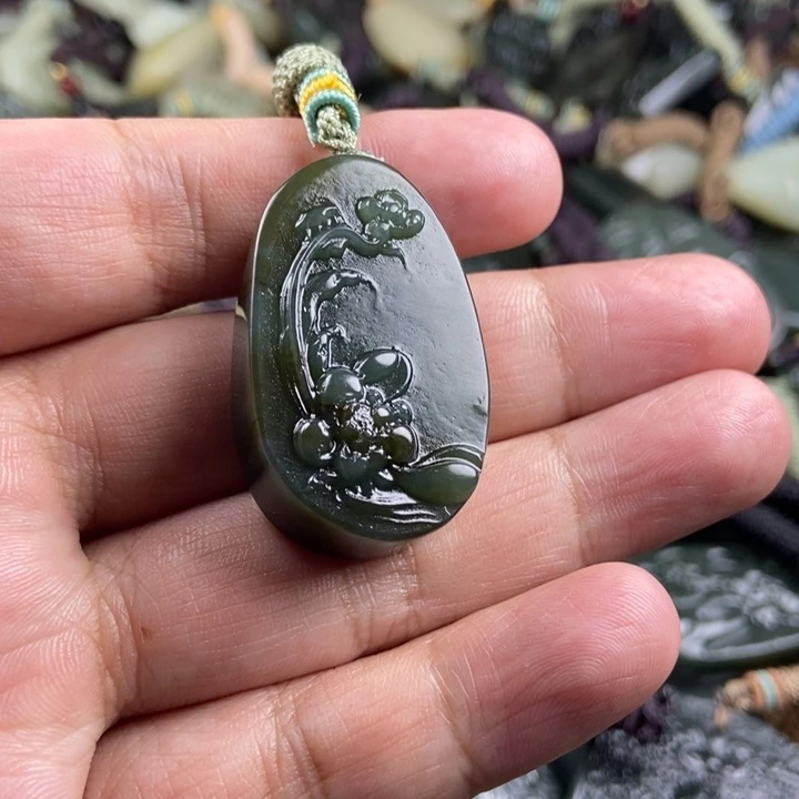 和田玉未镶嵌颈饰