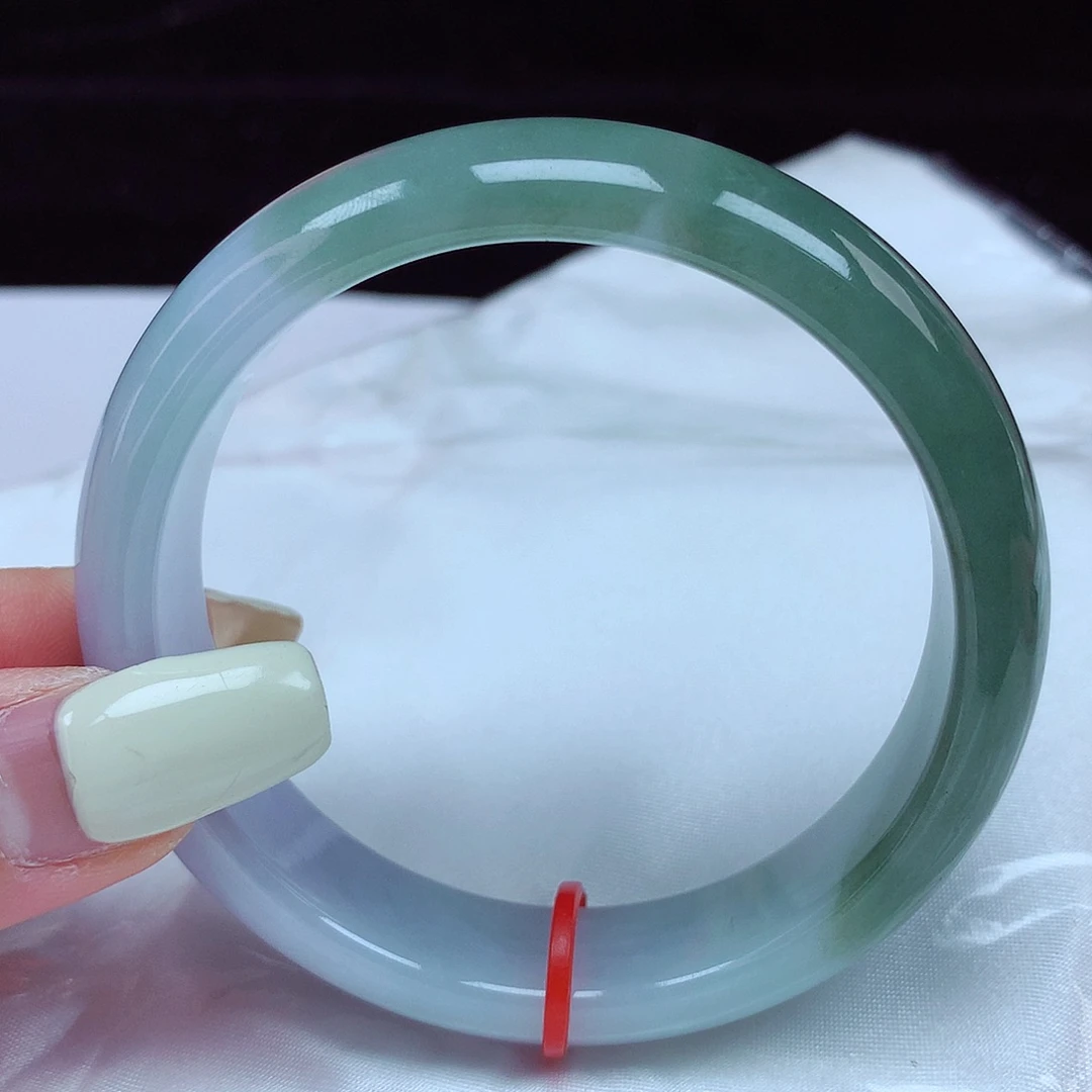 翡翠手镯未镶嵌56圈