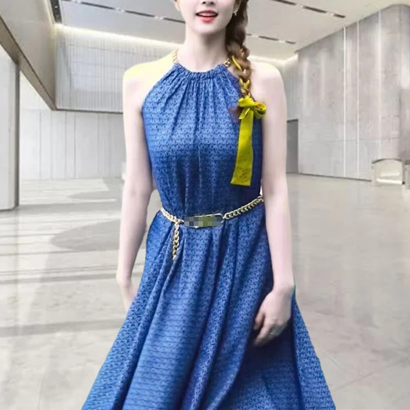 时尚时尚气质蓝色印花挂脖无袖度假连衣裙夏季新款复古高级感长裙