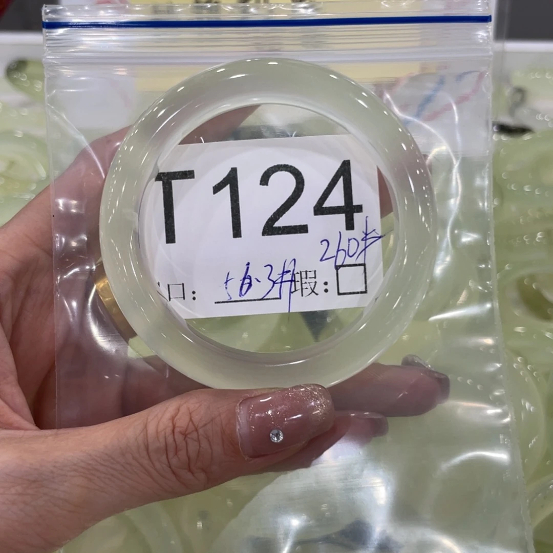 蛇纹石玉未镶嵌手镯无***人