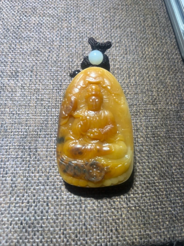 新疆和田玉黄沁观音