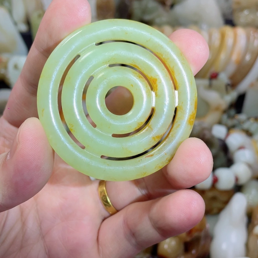 和田玉未镶嵌把件