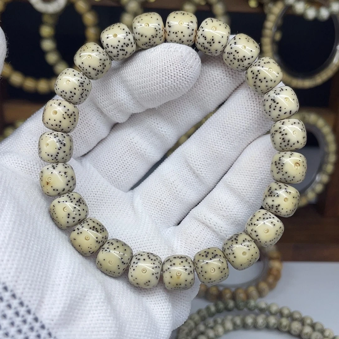 手串星月菩提10-9，灰包白大眼睛