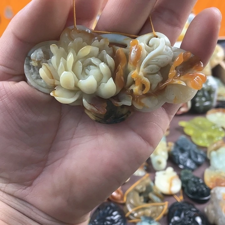 蛇纹石玉颈饰未镶嵌