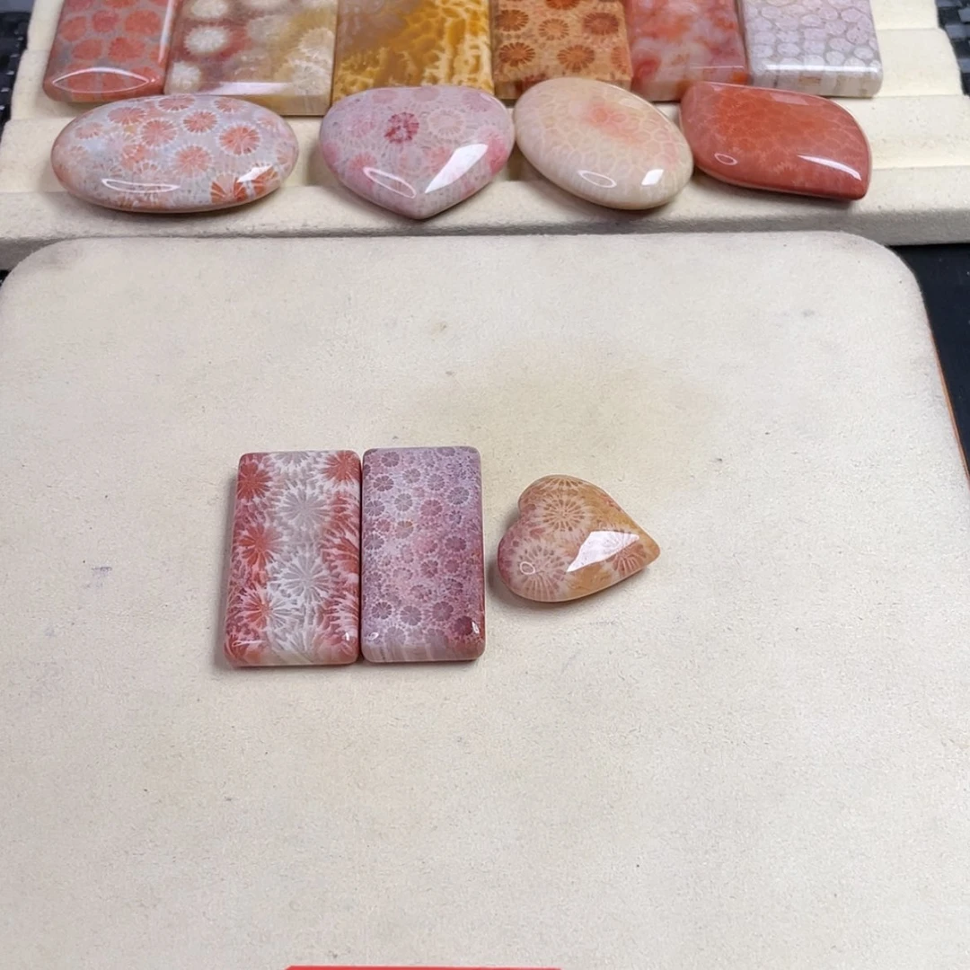 【闪购商品】未镶嵌吊坠(赠链)硅化玉苞*