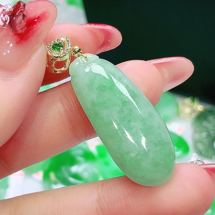 翡翠未镶嵌颈饰翡翠