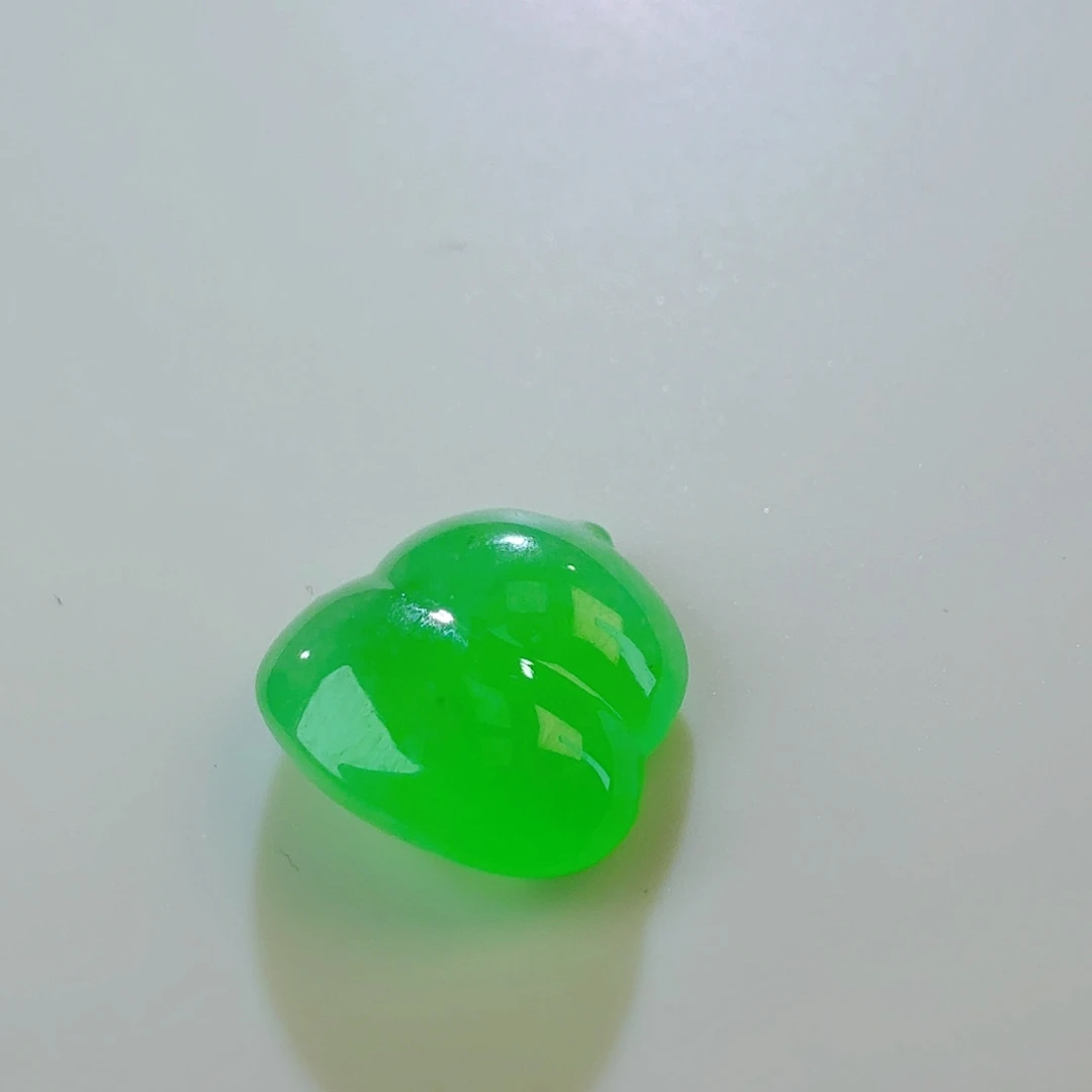 翡翠裸石高冰荧光绿葫芦