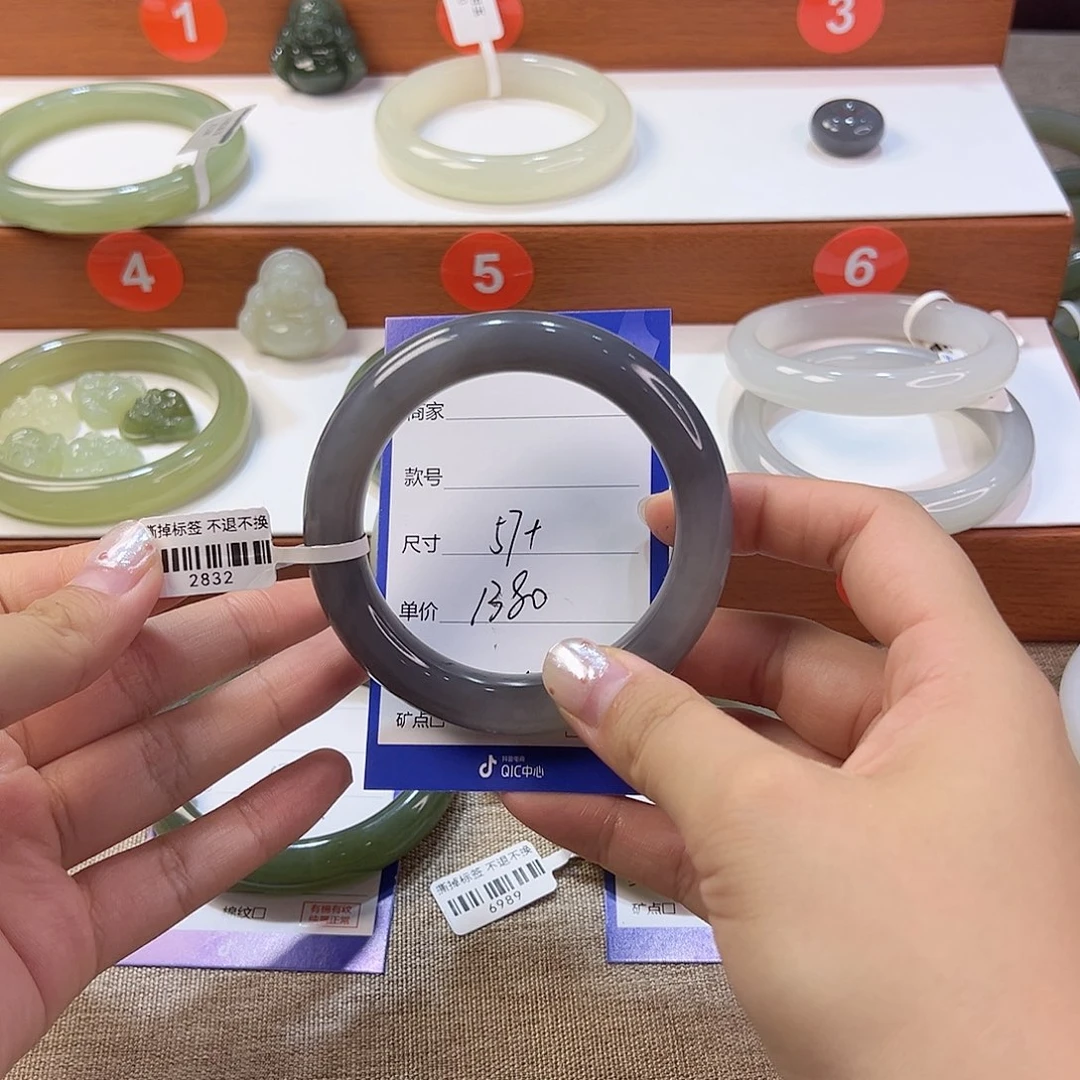 未镶嵌手镯和田玉如***?