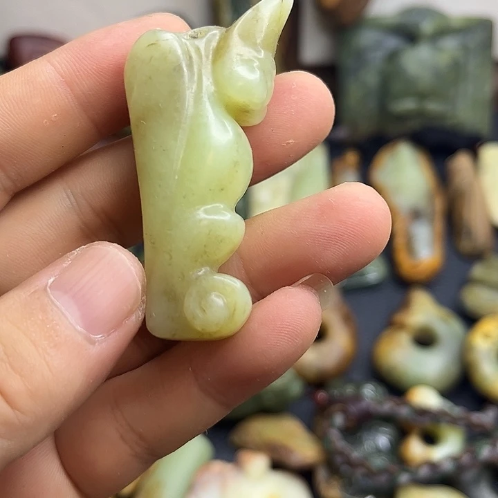 道***旧未镶嵌岫岩老玉（透闪石质玉）挂件
