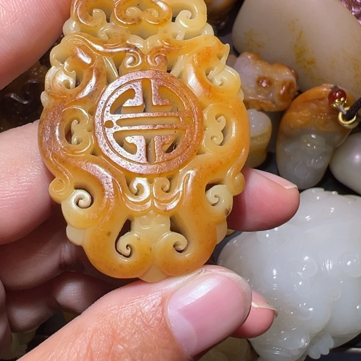 和田玉挂件未镶嵌雅***）