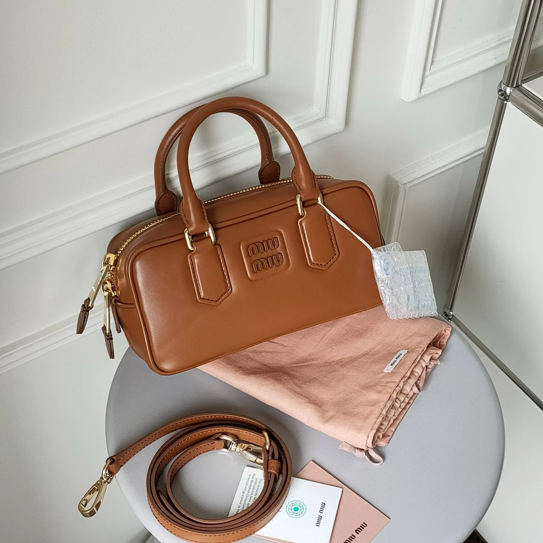 99新 MIU MIU/缪缪 干邑色牛皮arcadie小号保龄球手提斜挎包39268