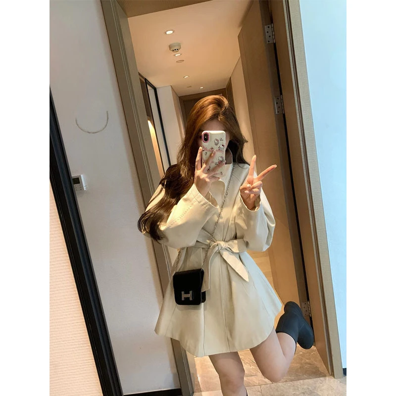 早秋新高级感风衣外套女短款英伦风立领慵懒风大衣