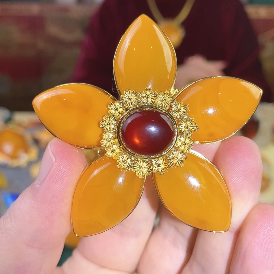 蜜蜡吊坠(赠链)银S925镀金镶嵌胸针