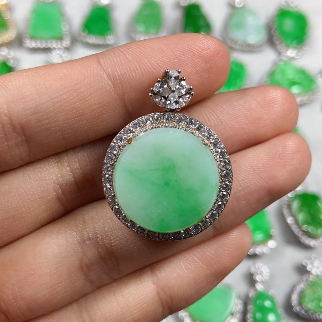 颈饰未镶嵌翡翠圆