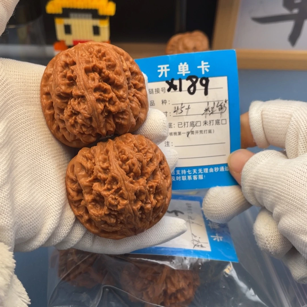 大叶紫檀（黑酸枝木类）文玩核桃