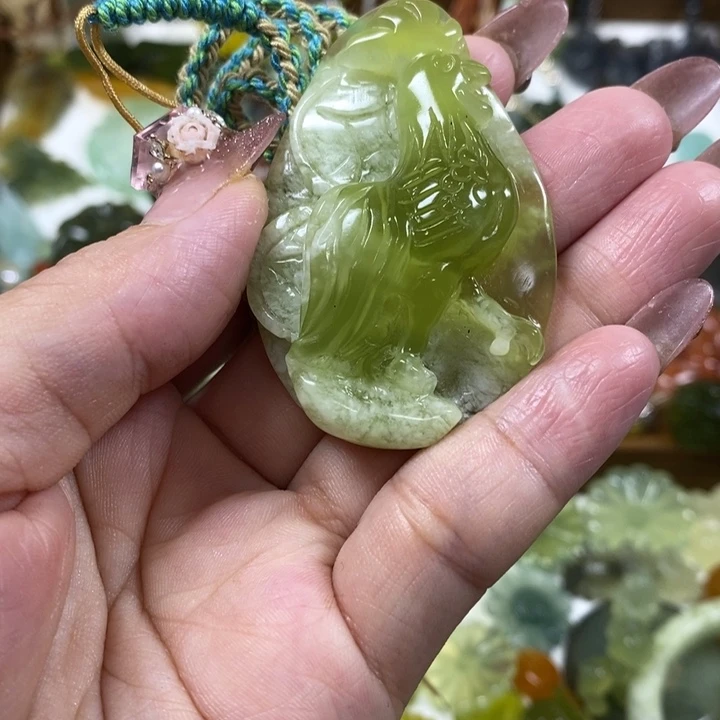 未镶嵌蛇纹石玉吊坠