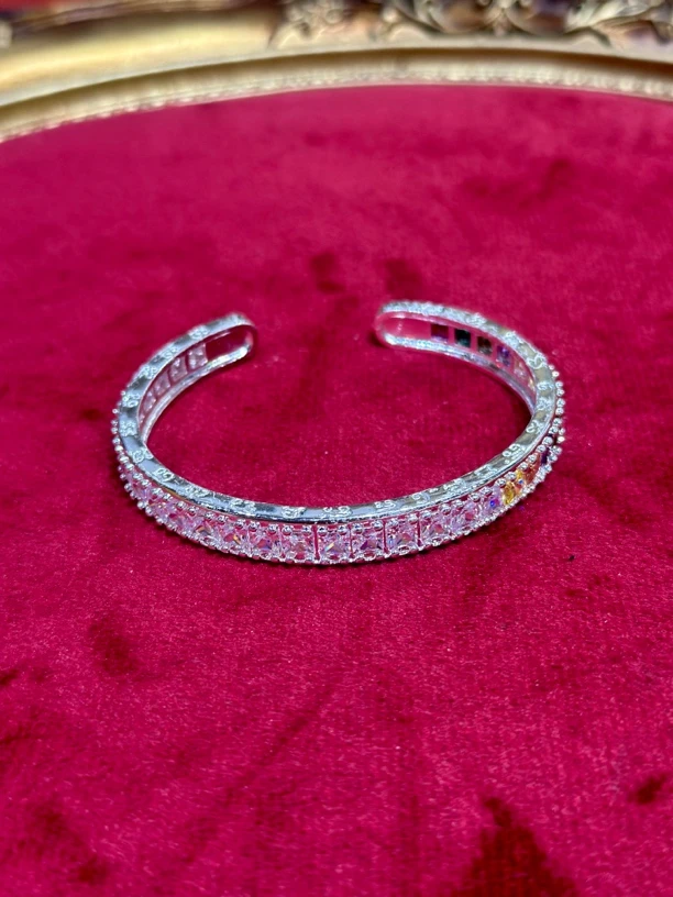 入场券zhuo泰泰特色摆件