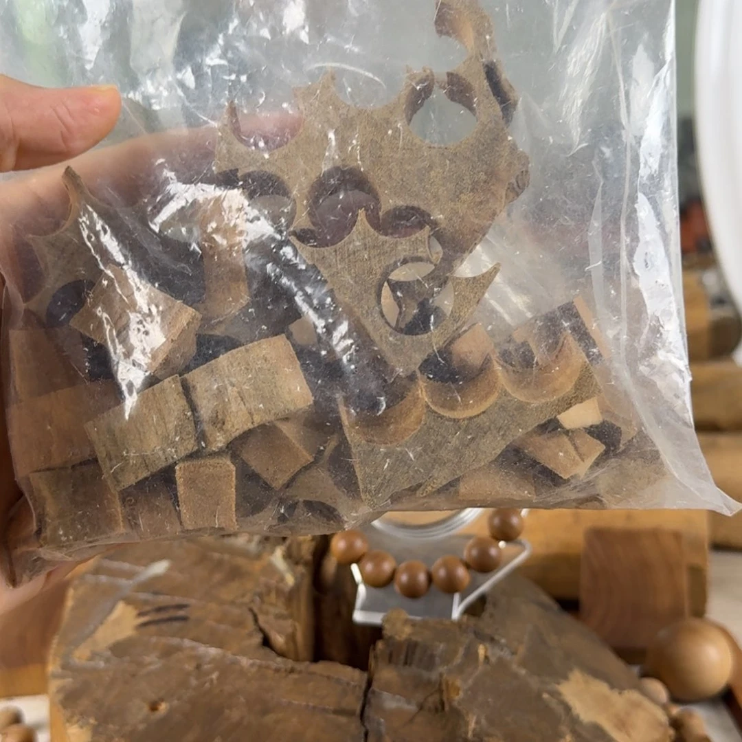 檀香木其他六*半王系列七号料10g碎料