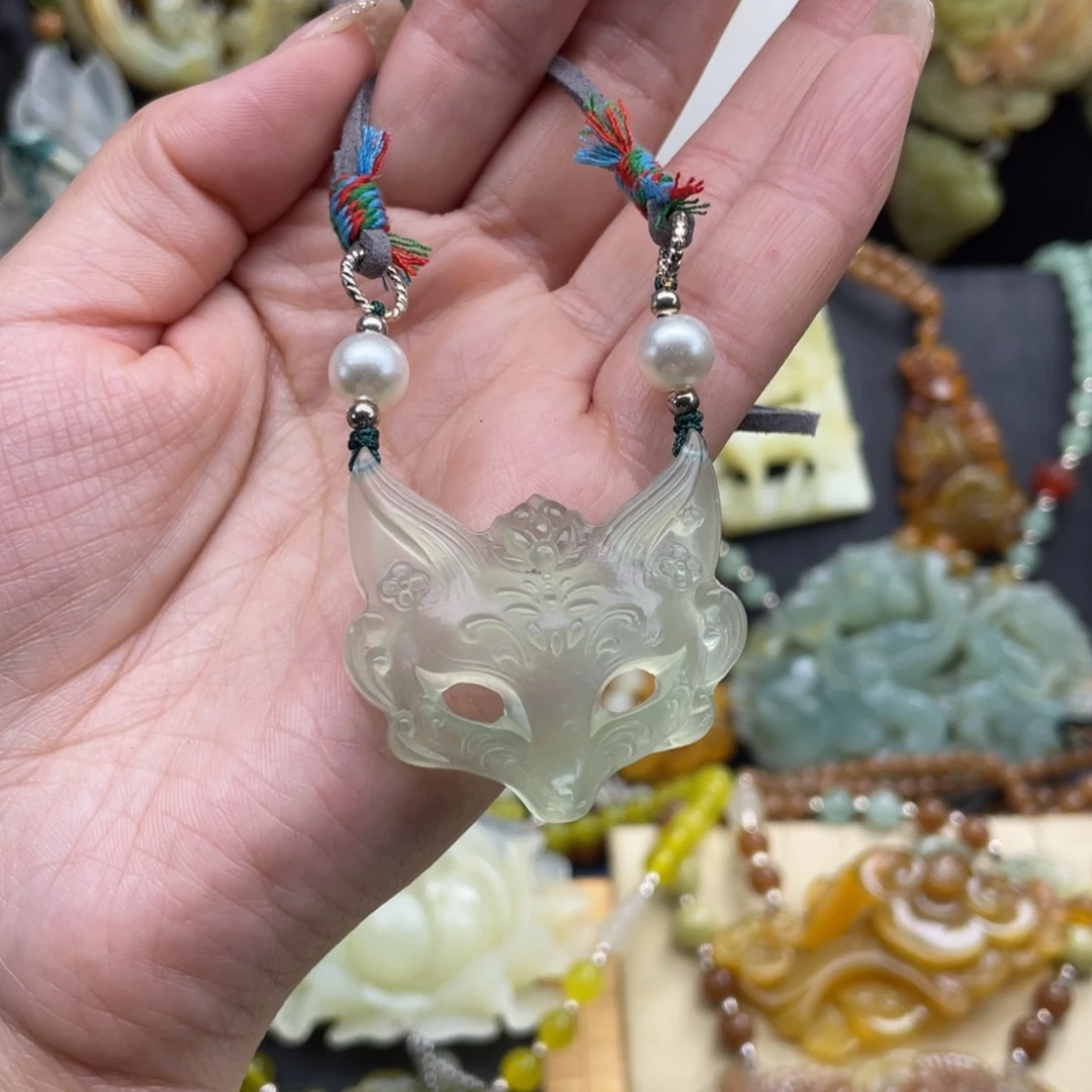 蛇纹石玉未镶嵌颈饰