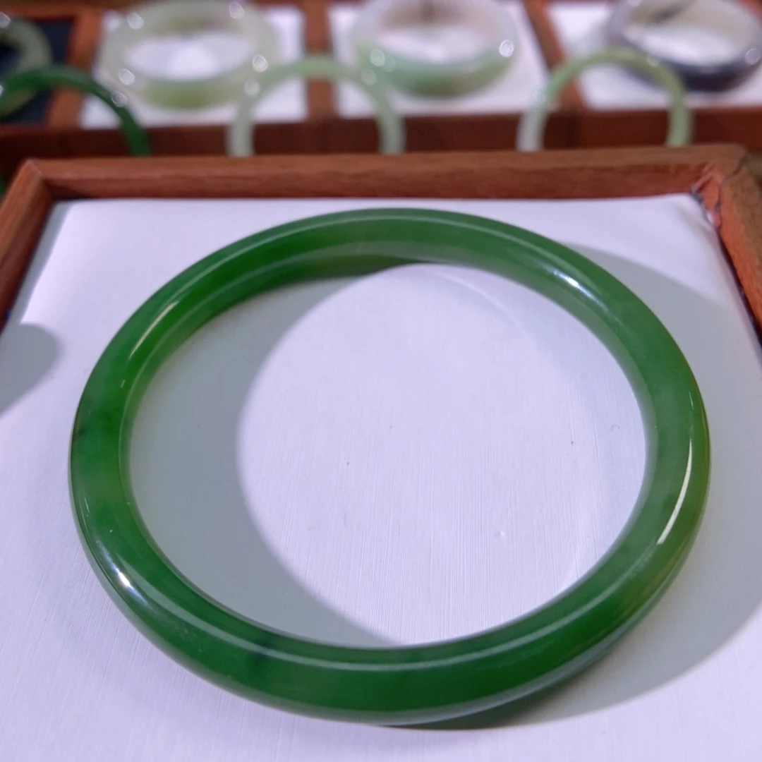 【闪购商品】未镶嵌手镯和田玉（碧玉）冰阳绿