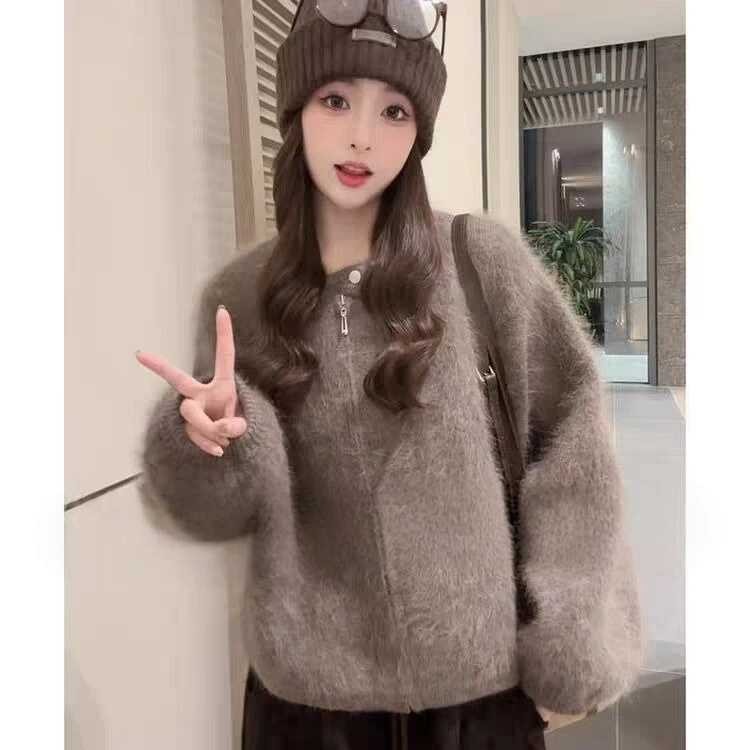 职业阿玛诗官2025秋冬季新款毛衣外套女款小个子加厚保暖洋气开衫