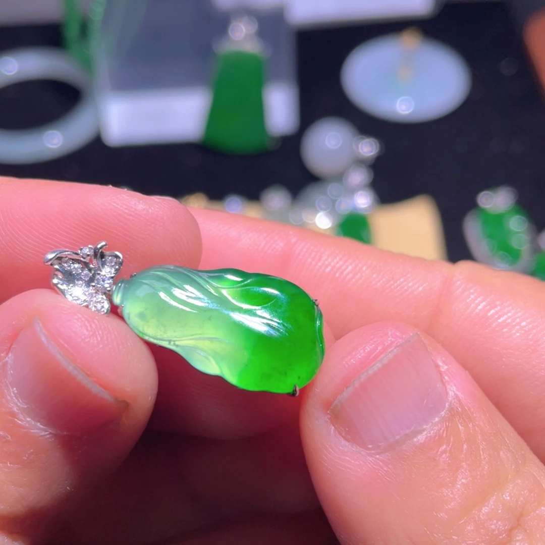 翡翠颈饰18K金镶嵌翡翠