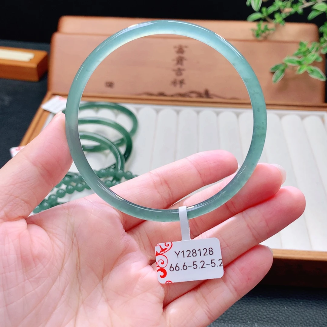 翡翠未镶嵌手镯（圆镯）