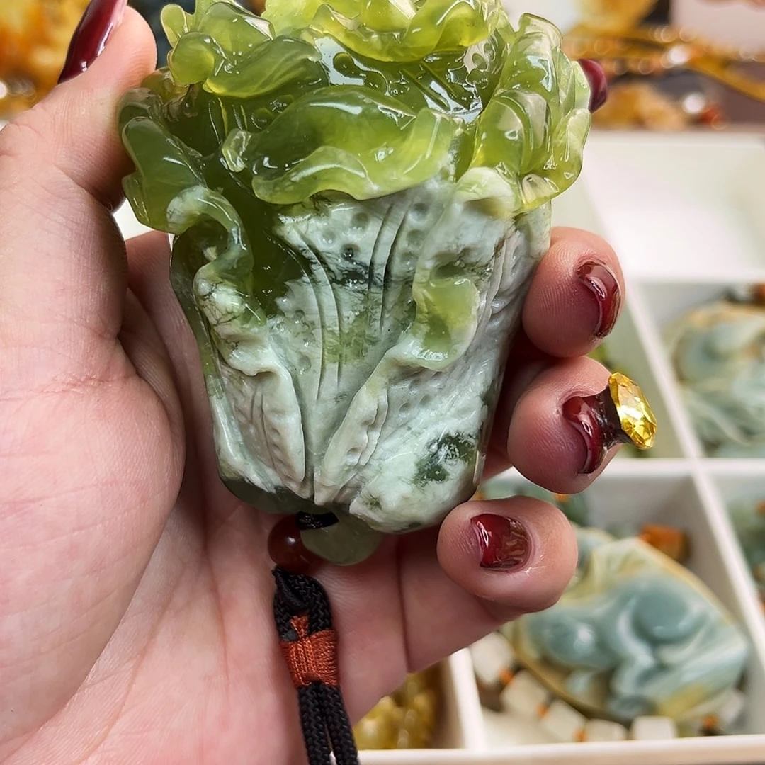 蛇纹石玉颈饰未镶嵌