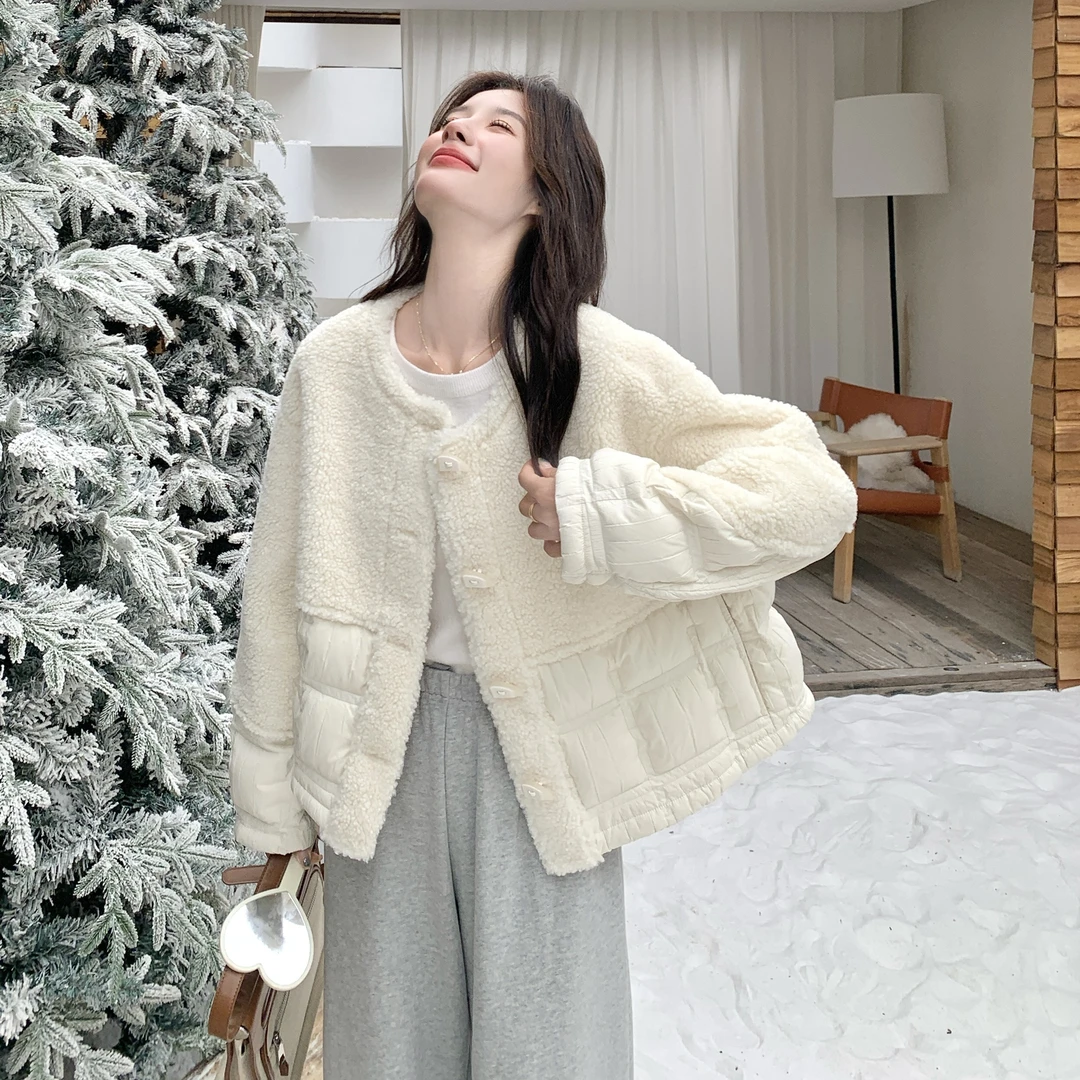 米色羊羔毛拼接90绒羽绒服女冬季2025新款韩系休闲小个子短款上衣