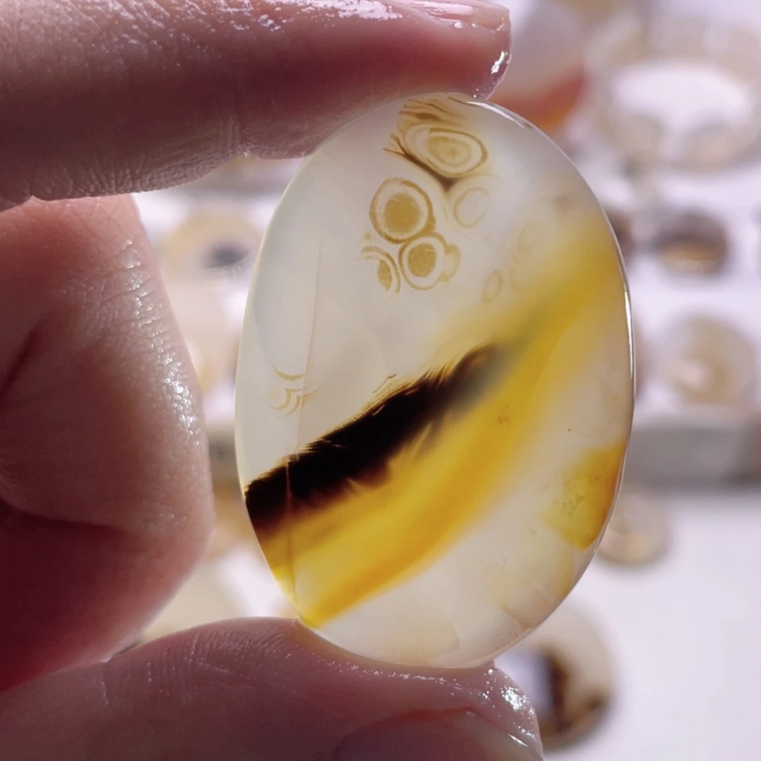玛瑙/玉髓未镶嵌珠宝奇石