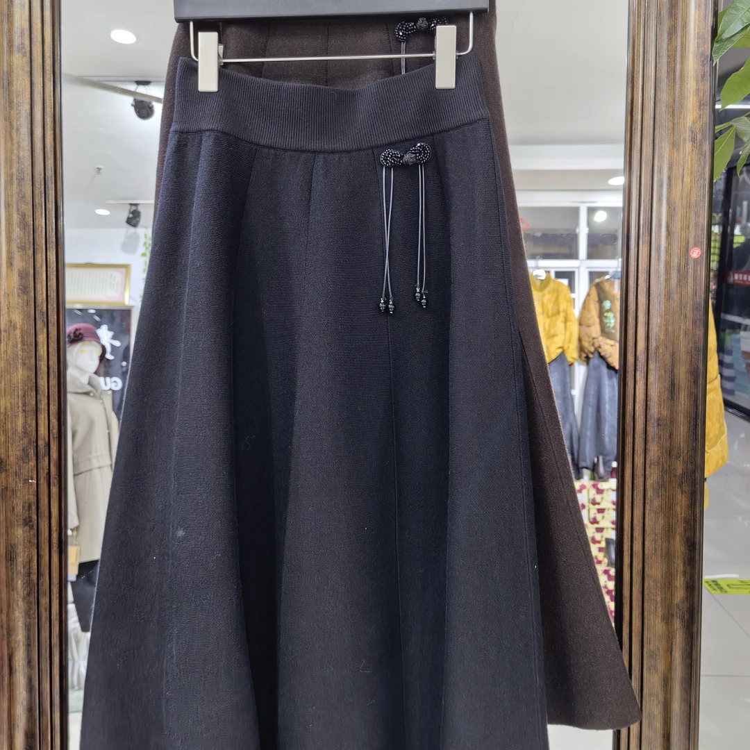 女士A版八片羊毛半裙