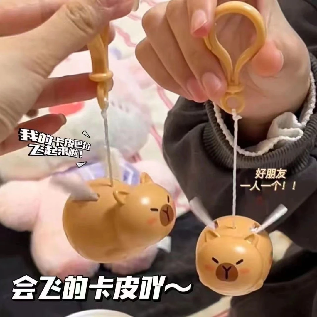 创意卡通飞行飞天水豚钥匙扣公仔情侣卡皮巴拉趣味小玩具背包挂件