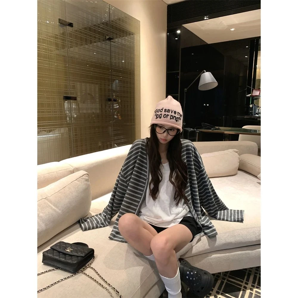 2025秋季新款休闲慵懒风百搭宽松条纹V领针织开衫外套女7002