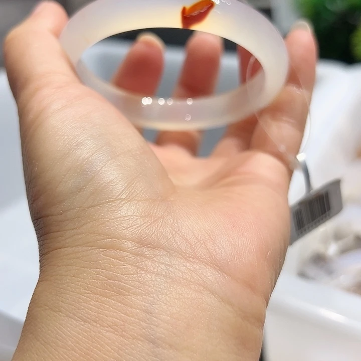 东***锅玛瑙/玉髓手镯未镶嵌