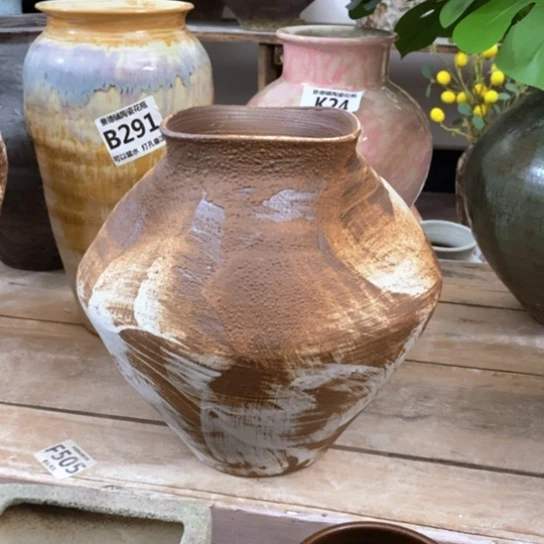 瓶景德镇陶瓷。景德镇陶瓷