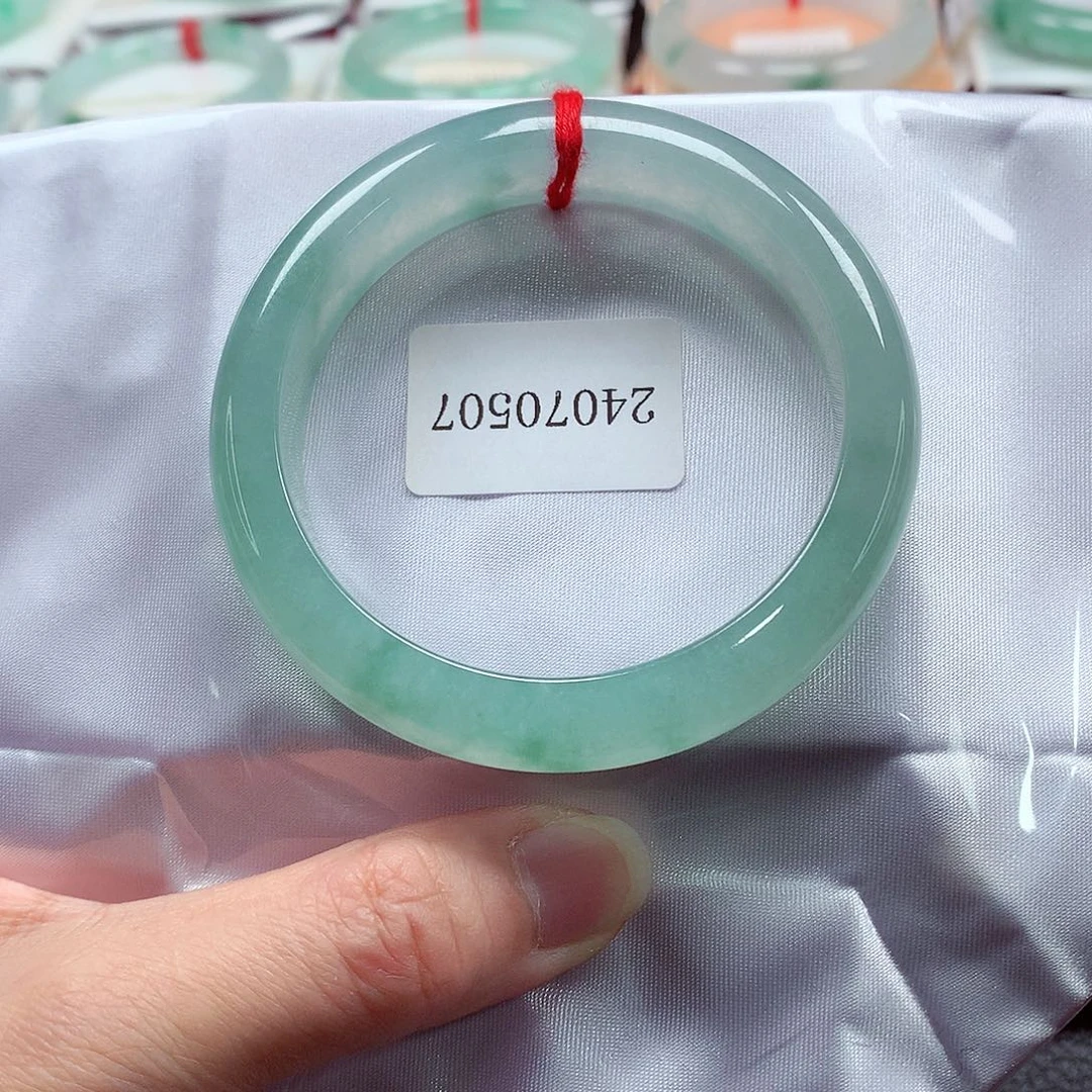 翡翠手镯未镶嵌天然A货翡翠手镯   