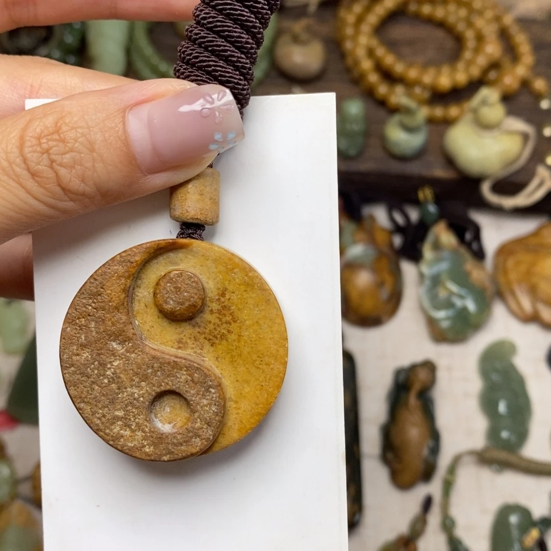 随***！岫岩河磨玉（透闪石质玉）未镶嵌颈饰