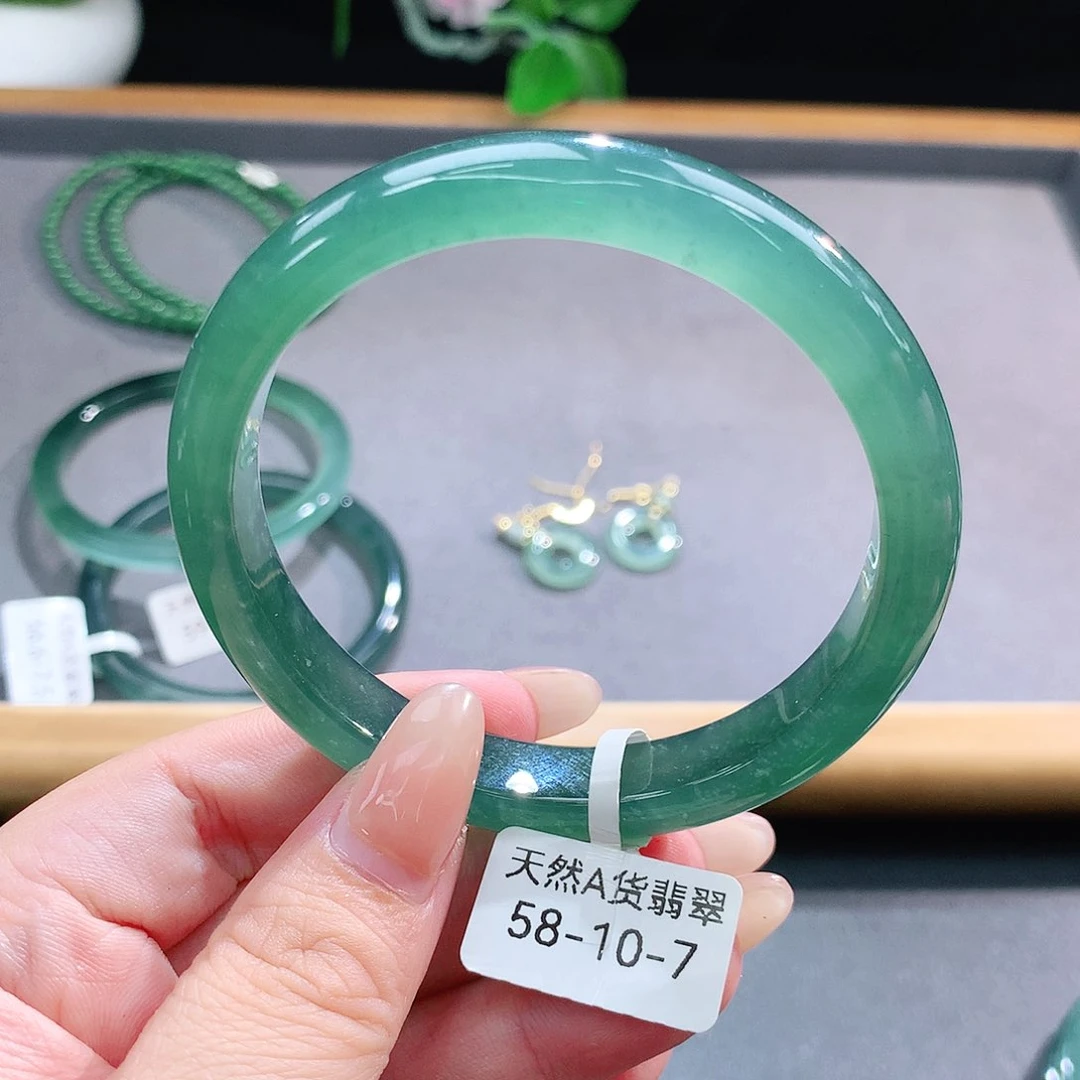 未镶嵌手镯(圆镯)翡翠