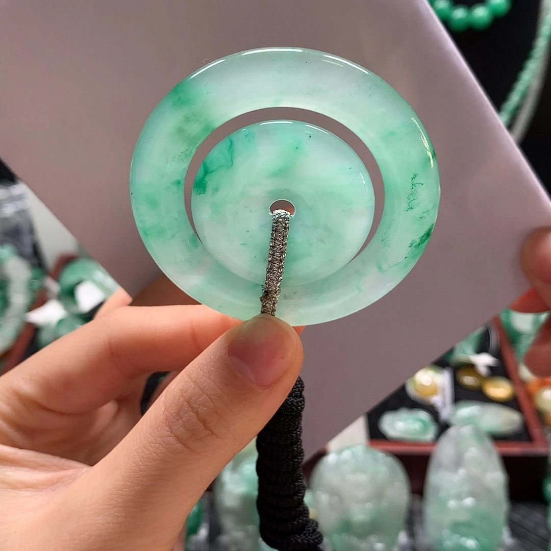 石英质玉未镶嵌吊坠