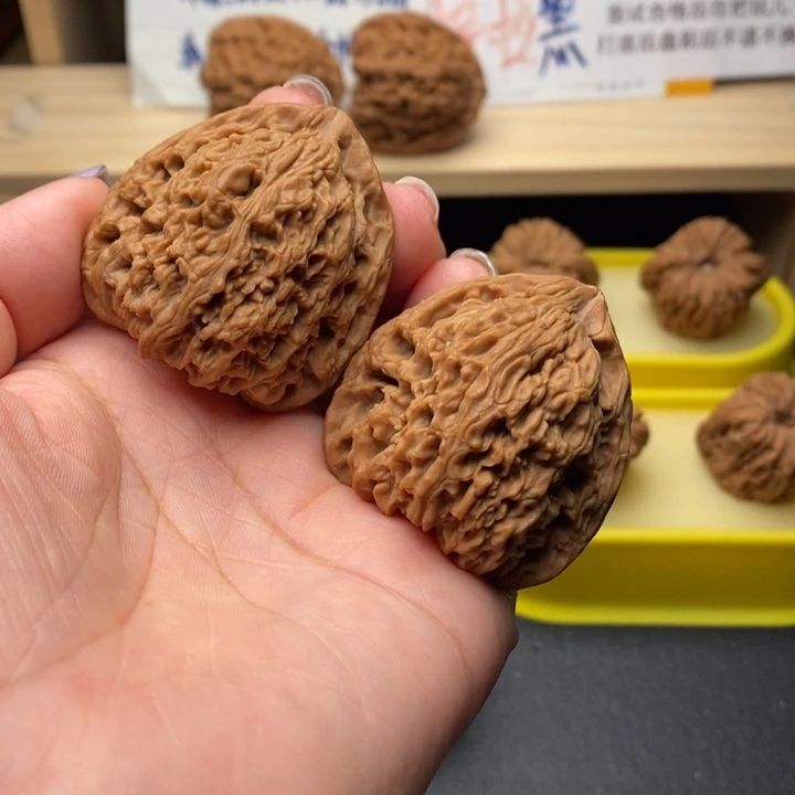 文玩核桃吊坠三角拉丝高炮41尺0791