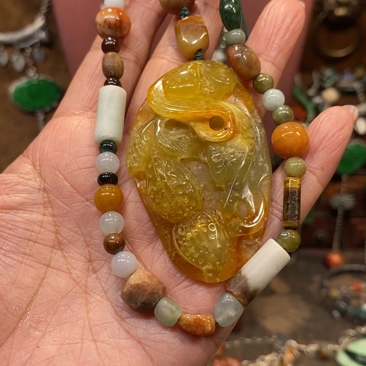 翡翠吊坠(赠链)未镶嵌