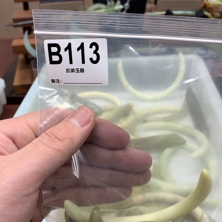 蛇纹石玉发饰合金菡**楼