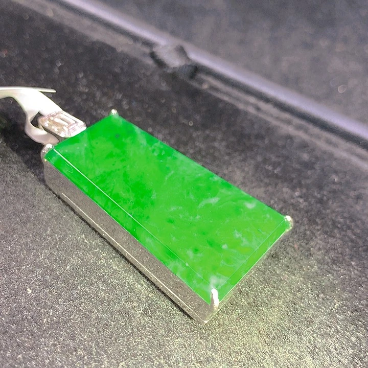 【闪购商品】翡翠未镶嵌颈饰卫*翡翠