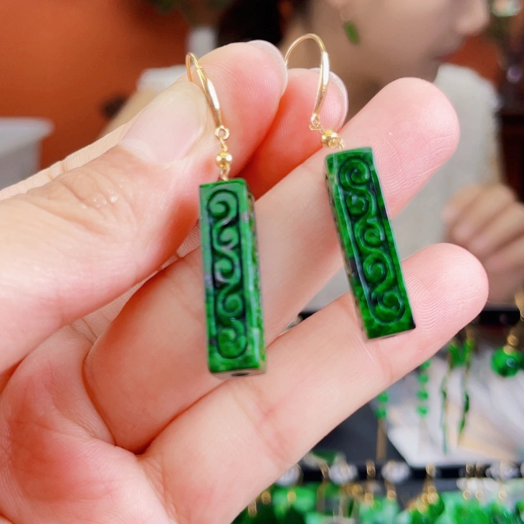 翡翠18K金镶嵌耳饰